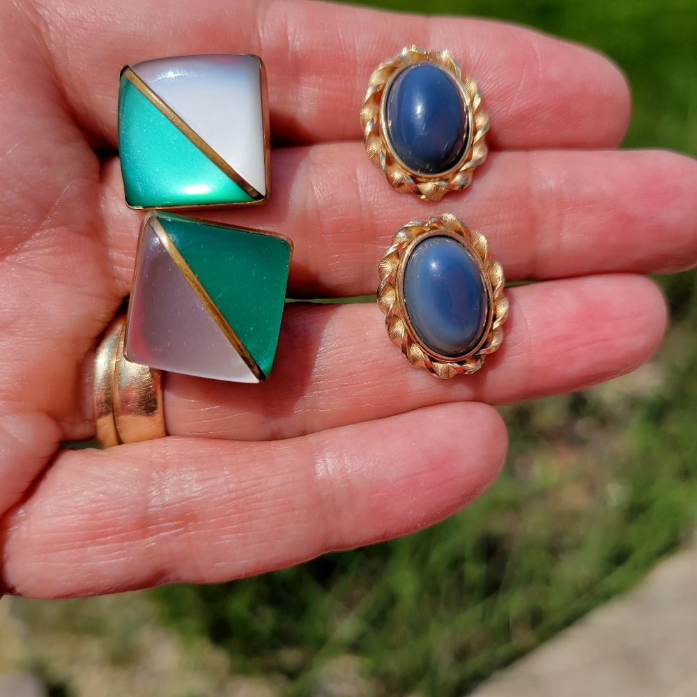 2 Sets of Vintage Cufflinks (1-Krementz) ~ Blue Stone: green & White Pearlescent